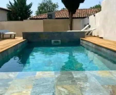 Апартаменты Bas De Avec Piscine Privee Restinclieres