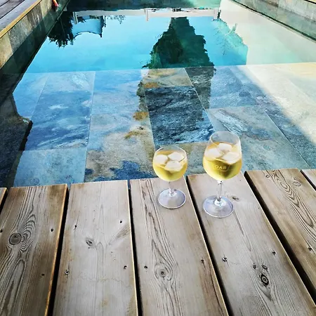 Bas De Avec Piscine Privee